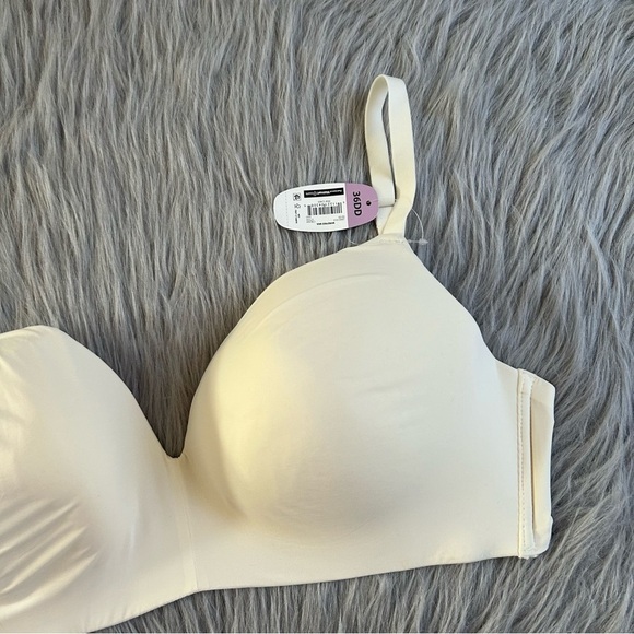 Secret Treasures Bra‎ Womens Size 36DD White Wireless Thin Padding Back Closure - Picture 2 of 7